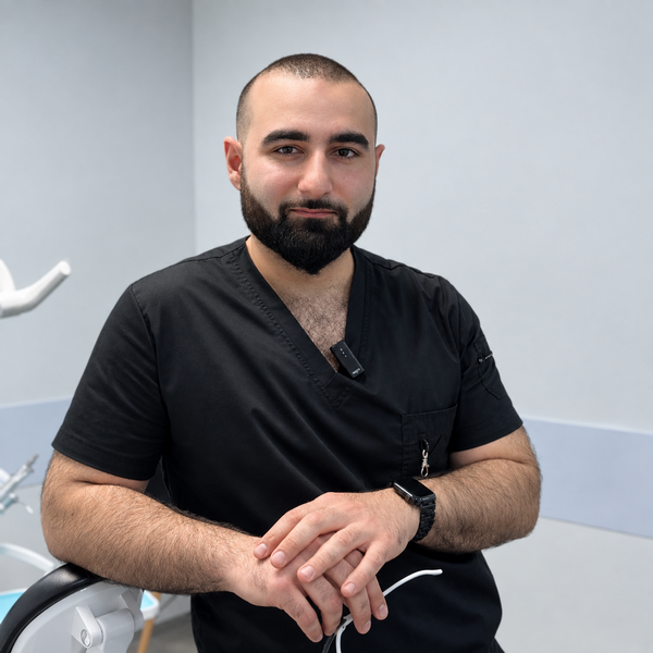 Улиханян Карен Андреевич — Врач-стоматолог общей практики, руководитель клиники
